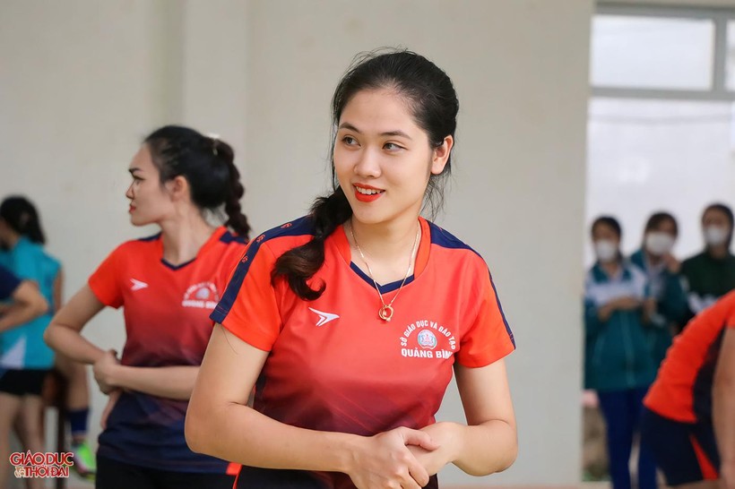 Nụ cười "đốt cháy" sân đấu của nữ VĐV đến từ Sở GD&ĐT Quảng Bình.