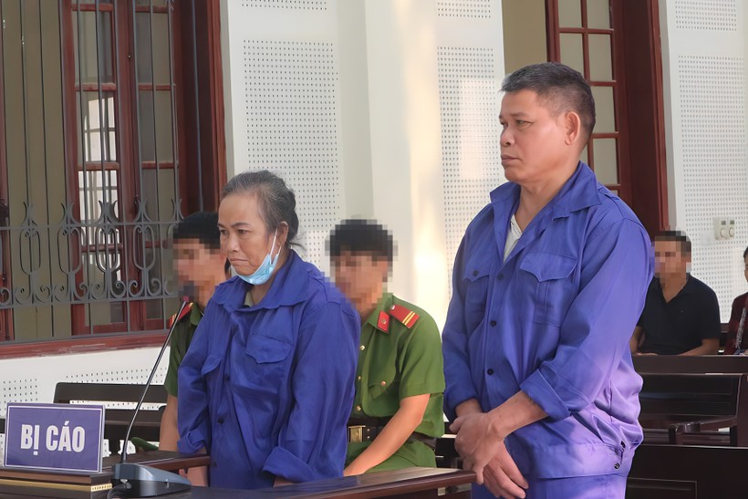 Vy Thị Hoa và Ven Văn Mạnh tại phiên tòa. (Ảnh: KL)