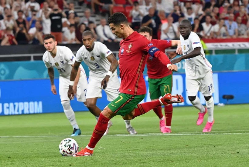 Ronaldo ghi cú đúp giúp Bồ Đào Nha hòa Pháp 2-2. Ảnh AP.