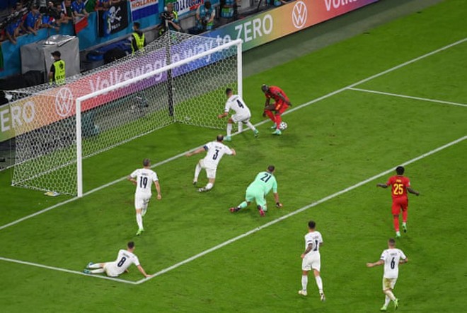 Pha đệm bóng hỏng khó tin của Lukaku khiến Bỉ bỏ lỡ cơ hội gỡ hòa 2-2.