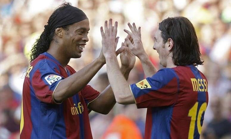 Ronaldinho ủng hộ Messi gia nhập CLB PSG
