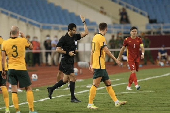 Tuyển Việt Nam bị tước mất một quả phạt đền ở trận gặp tuyển Australia.