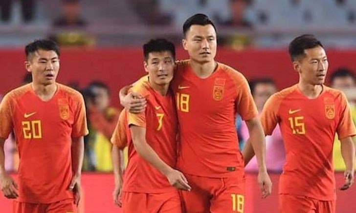Tuyển Trung Quốc đang tích cực tập luyện tại UAE chờ đấu Việt Nam