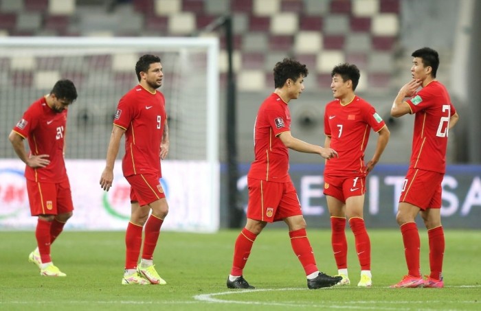Tuyển Trung Quốc tích cực tập luyện tại UAE chờ đấu Việt Nam.
