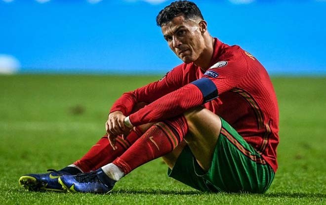 Ronaldo thi đấu mờ nhạt khiến  Bồ Đào Nha mất vé trực tiếp dự World Cup.