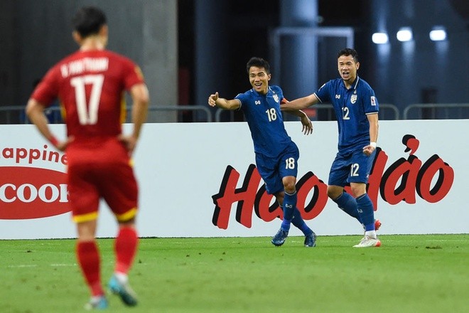 Tuyển Việt Nam thua Thái Lan ở lượt đi bán kết AFF Cup.