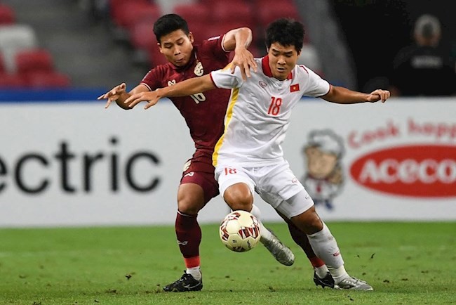 Tuyển Việt Nam trở thành cựu vương của AFF Cup sau khi không thể vượt qua Thái Lan ở vòng bán kết.