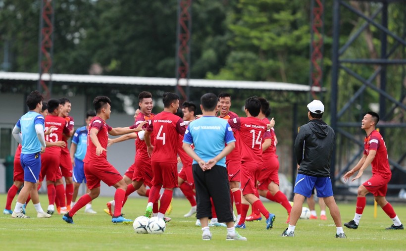 Tuyển Việt Nam tích cực tập luyện chuẩn bị cho trận gặp Australia.