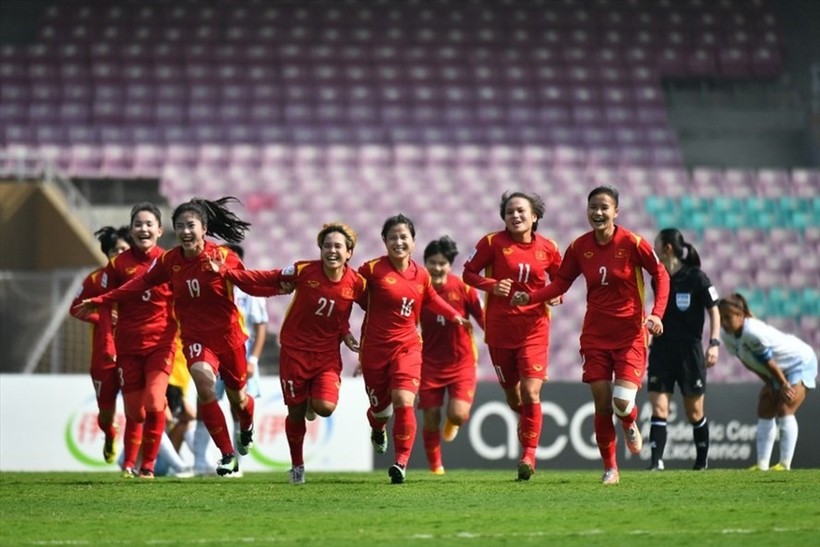 Một số cầu thủ nữ Việt Nam có cơ hội ra nước ngoài chơi bóng.