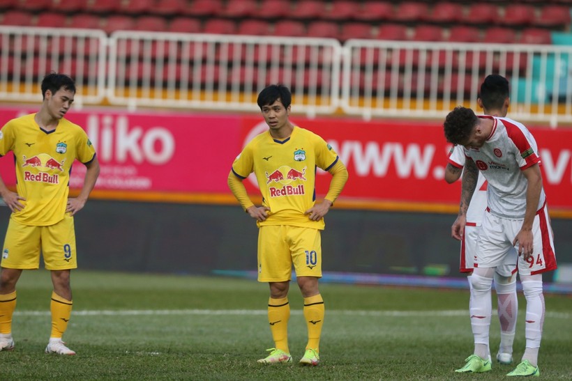 Hoàng Anh Gia Lai đánh rơi chiến thắng trên sân nhà ở vòng 4 V.League