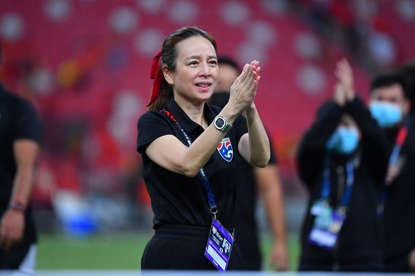 Madam Pang thay mặt toàn đội gửi lời xin lỗi tới người hâm mộ xứ chùa Vàng sau trận thua U23 Malaysia.