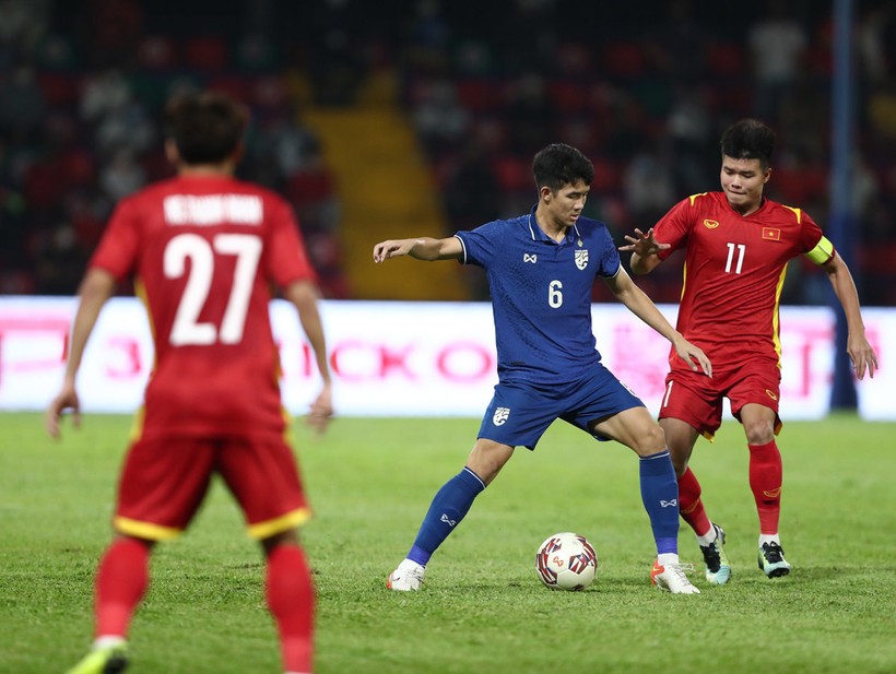  U23 Thái Lan trở lại mạnh mẽ với thắng hủy diệt 5-0 trước U23 Singapore.