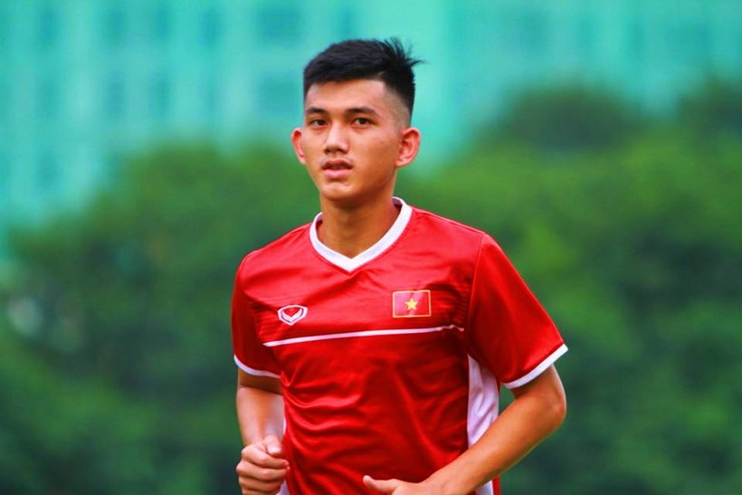 Nguyễn Cảnh Anh  cùng 4 cầu thủ bị loại khỏi Olympic Việt Nam.