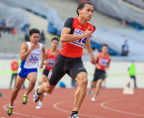 Nhật Hoàng về nhất vòng loại chạy 400m nam.