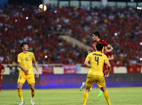 Nhâm Mạnh Dũng ghi siêu phẩm vào lưới U23 Thái Lan ở chung kết SEA Games 31.