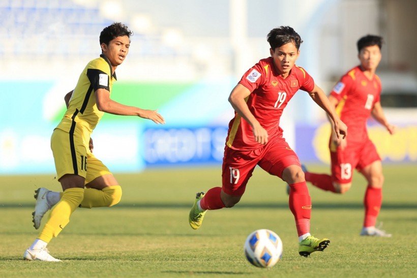 U23 Việt Nam vào tứ kết U23 châu Á với ngôi nhì bảng C.