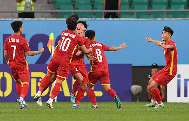 U23 Việt Nam vào tứ kết giải châu Á với ngôi nhì bảng C.