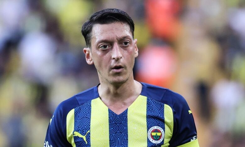 Mesut Ozil có ý định theo nghiệp game thủ chuyên nghiệp ở tuổi 33.