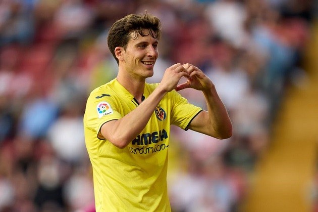 Trung vệ Pau Torres của Villarreal được đồn đoán sắp gia nhập Man United.