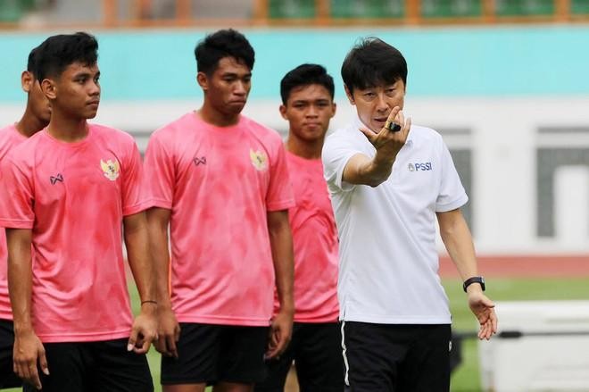 HLV Shin Tae-yong đề xuất chương trình nhập tịch cầu thủ cho bóng đá Indonesia.