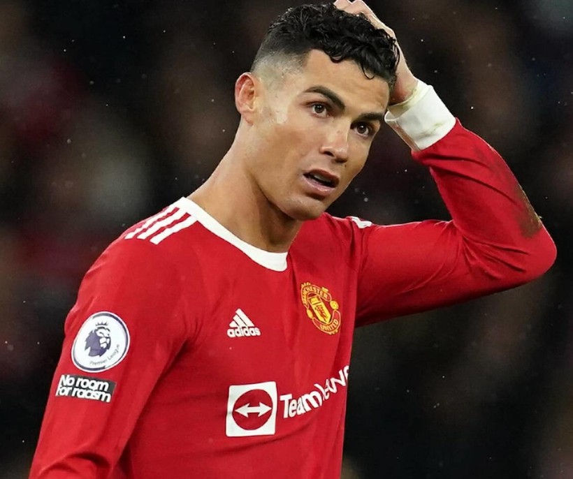 Ronaldo liên tục bị các đội bóng lớn từ chối vì mức lương quá cao.