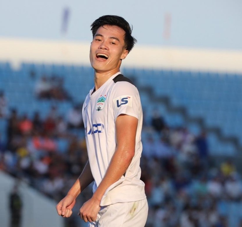 Văn Toàn ghi bàn vào lưới Thanh Hóa góp công vào chiến thắng ấn tượng của Hoàng Anh Gia Lai.