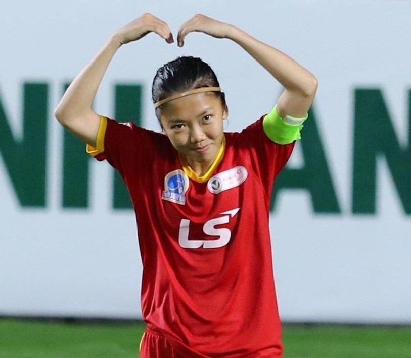 Huỳnh Như trở thành cầu thủ nữ đầu tiên của Việt Nam sang chơi bóng ở Bồ Đào Nha.
