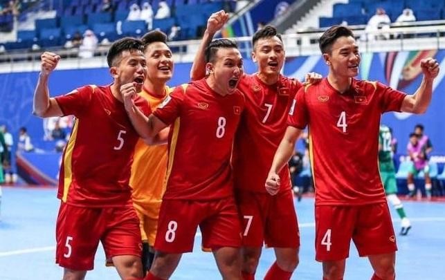 ĐT futsal Việt Nam sáng cửa vào tứ kết sau trận thắng Saudi Arabia.