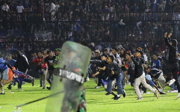 Bóng đá Indonesia nguy cơ nhận án phạt nặng từ FIFA sau vụ bạo động vừa qua.