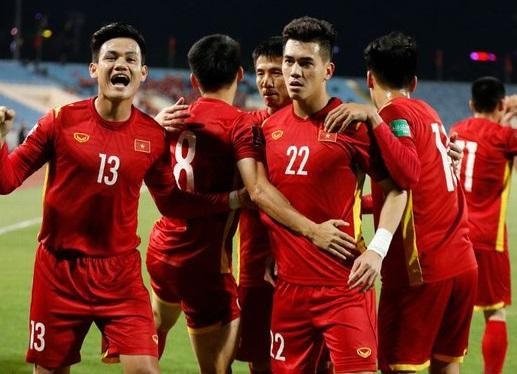 Tuyển Việt Nam tăng một bậc trên bảng xếp hạng FIFA sau ngôi vô địch ở Cúp tam hùng.