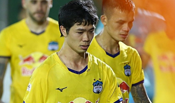 Công Phượng gây thất vọng khi sút hỏng Pen ở trận gặp Sài Gòn FC.