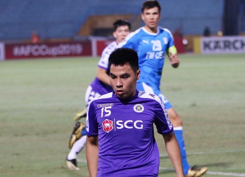 Topenland Bình Định muốn chiêu mộ tiền vệ của Hà Nội FC