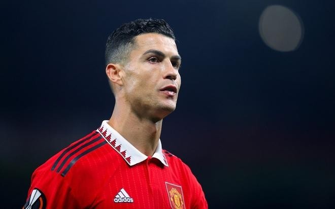 Ronaldo liên tục gây chú ý với vụ lùm xùm với Man United.