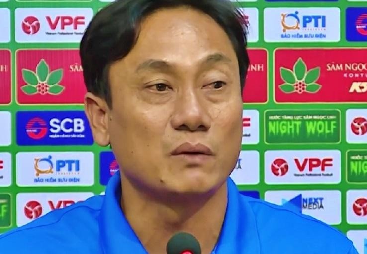 HLV Sài Gòn FC nói lời buồn lòng sau trận thắng Bình Dương.