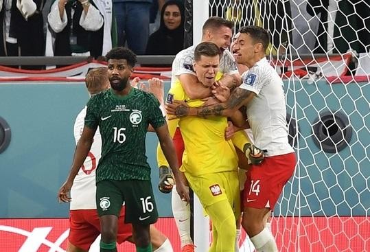 Đánh bại Ả Rập Xê-út, Ba Lan có cơ hội lớn vào tứ kết World Cup.