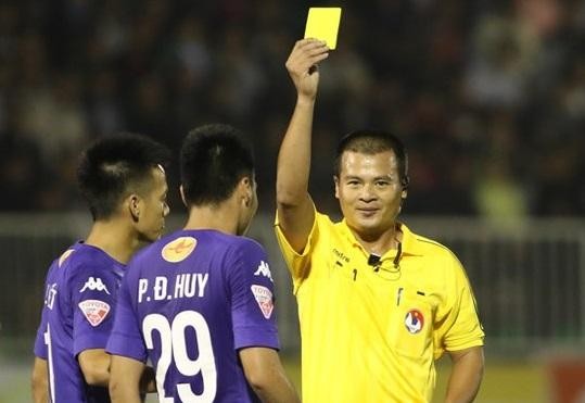 Trọng tài Nguyễn Đình Thái xuất sắc nhất V.League 2022.