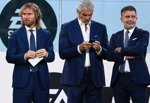 Toàn bộ lãnh đạo Juventus từ chức vì không hoàn thành nhiệm vụ.
