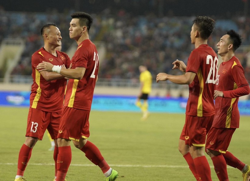Tuyển Việt Nam có chiến thắng sát nút Dortmund trên sân Mỹ Đình.
