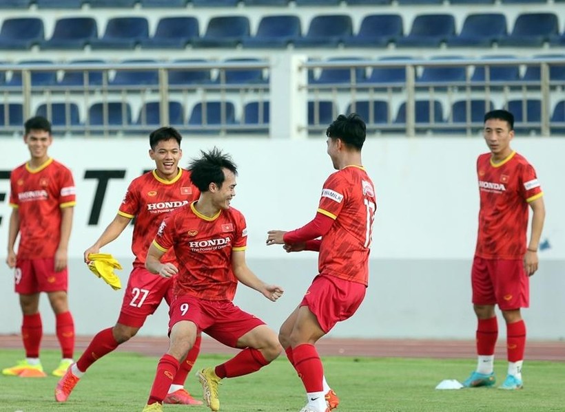 Tuyển Việt Nam sẽ gặp Lào ở trận mở màn AFF Cup.