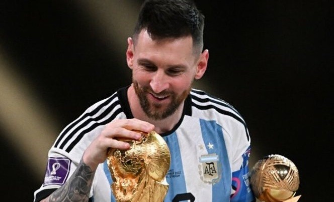 Messi muốn khoe Cúp vàng World Cup tại Paris ..