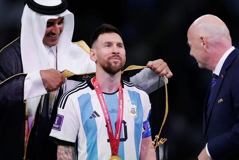 Chiếc áo choàng của Messi được hỏi mua với giá hơn 20 tỷ bởi một đại gia.