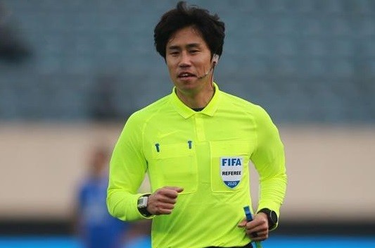 Trọng tài Kim Hee Gon người Hàn Quốc sẽ cầm còi trận Việt Nam - Myanmar.