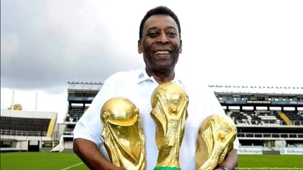 Vua bóng đá Pele đã qua đời ở tuổi 82 sau thời gian dài chống chọi với căn bệnh hiểm nghèo.