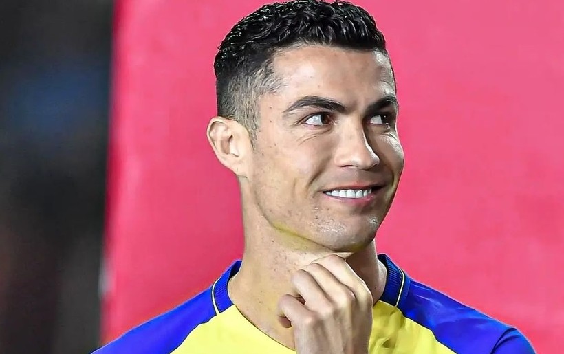 Ronaldo hào hứng trong lễ ra mắt CLB Al Nassr.