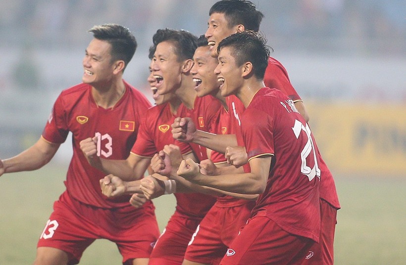Tuyển Việt Nam lập kỷ lục sau chiến thắng trước Indonesia ở bán kết lượt về của AFF Cup.