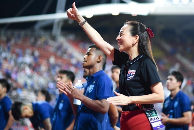 Vô địch AFF Cup, Tuyển Thái Lan nhận thưởng một triệu Đô la tiền thưởng.