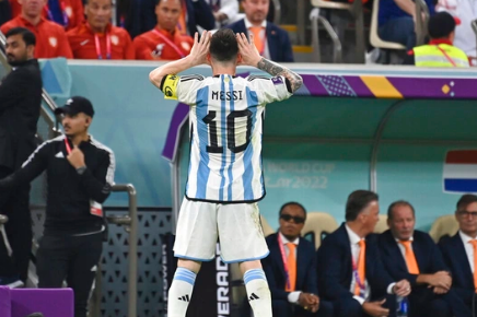 Messi khiêu khích HLV Louis van Gaal ở World Cup 2022.