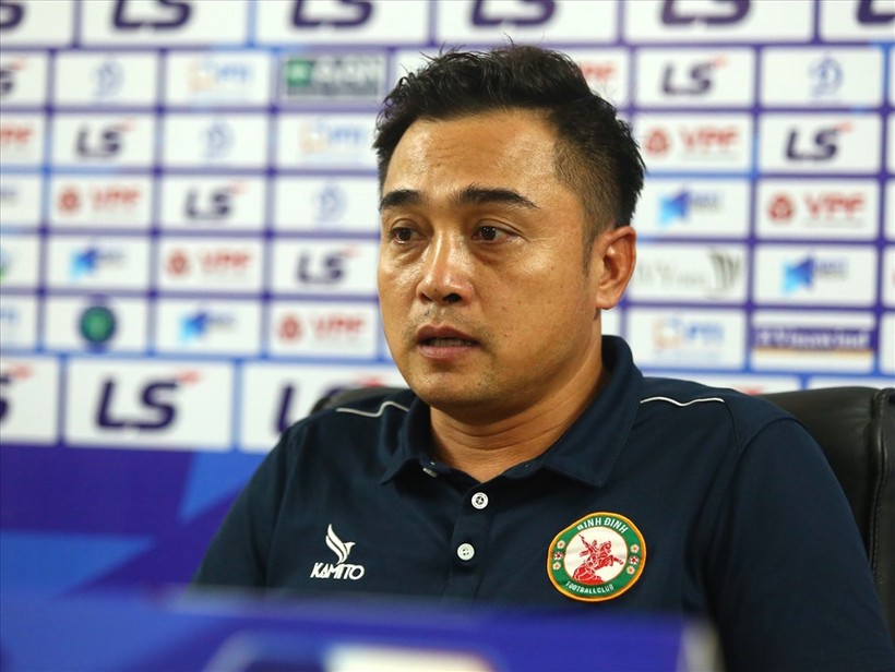 HLV Bình Định thất vọng sau trận 0-5 trước Công an Hà Nội ở trận mở màn V.League.