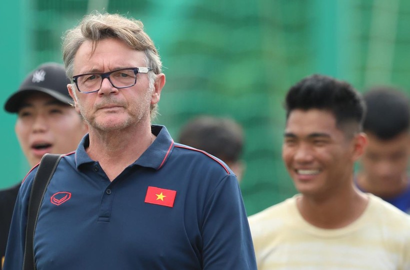 HLV Philippe Troussier được dự đoán sẽ là người kế nhiệm HLV Park dẫn dắt tuyển Việt Nam.