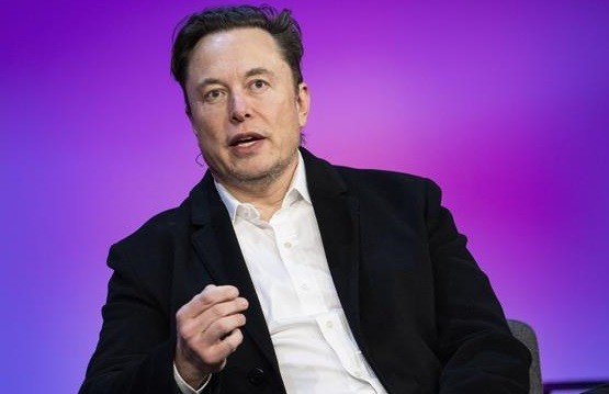 Elon Musk chi tiền khủng hỏi mua Man United từ anh em nhà Glazer.
